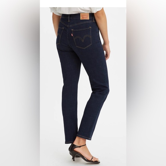 Levi’s dark wash size 28 - Picture 4 of 5